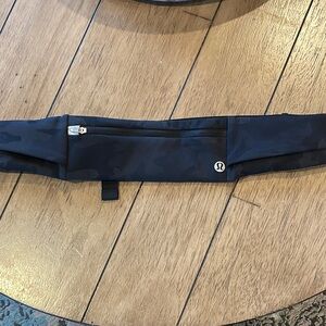 lululemon athletica Women's Belt Bag (S/M)